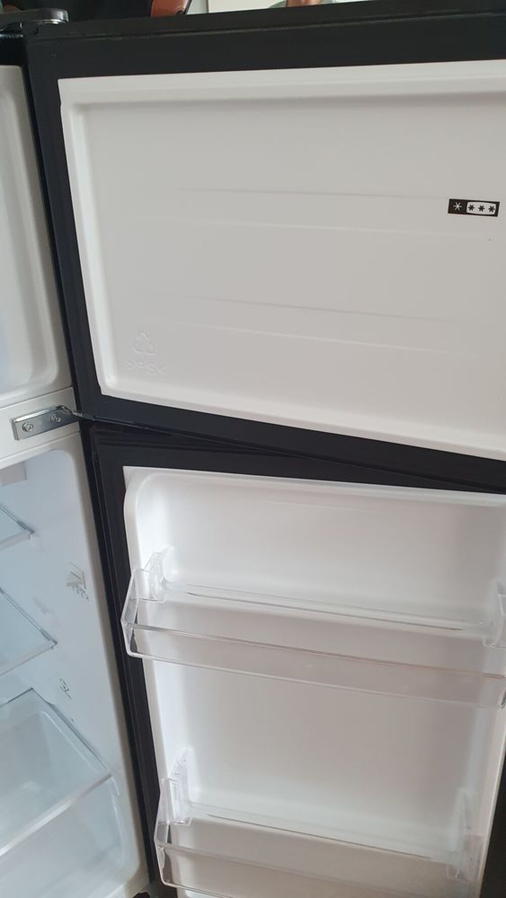 R&eacute;frig&eacute;rateur 2 portes HISENSE RT161D4ABE 124 Litres Electroménager