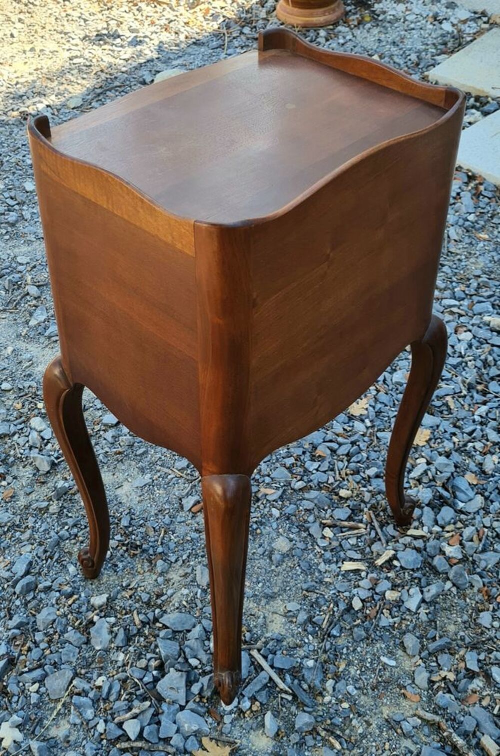 Table de chevet /de nuit, type proven&ccedil;al, style LXV Meubles