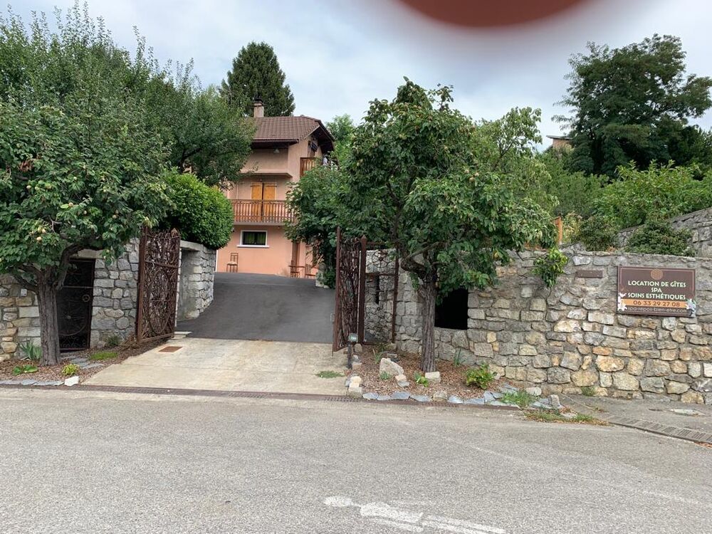 Location Appartement Voglans meublé climatisé au rez de chaussée de notre maison Voglans