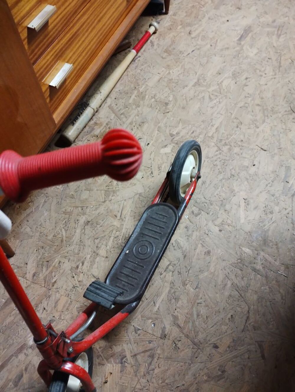 Trotinette vintage a p&eacute;dale 