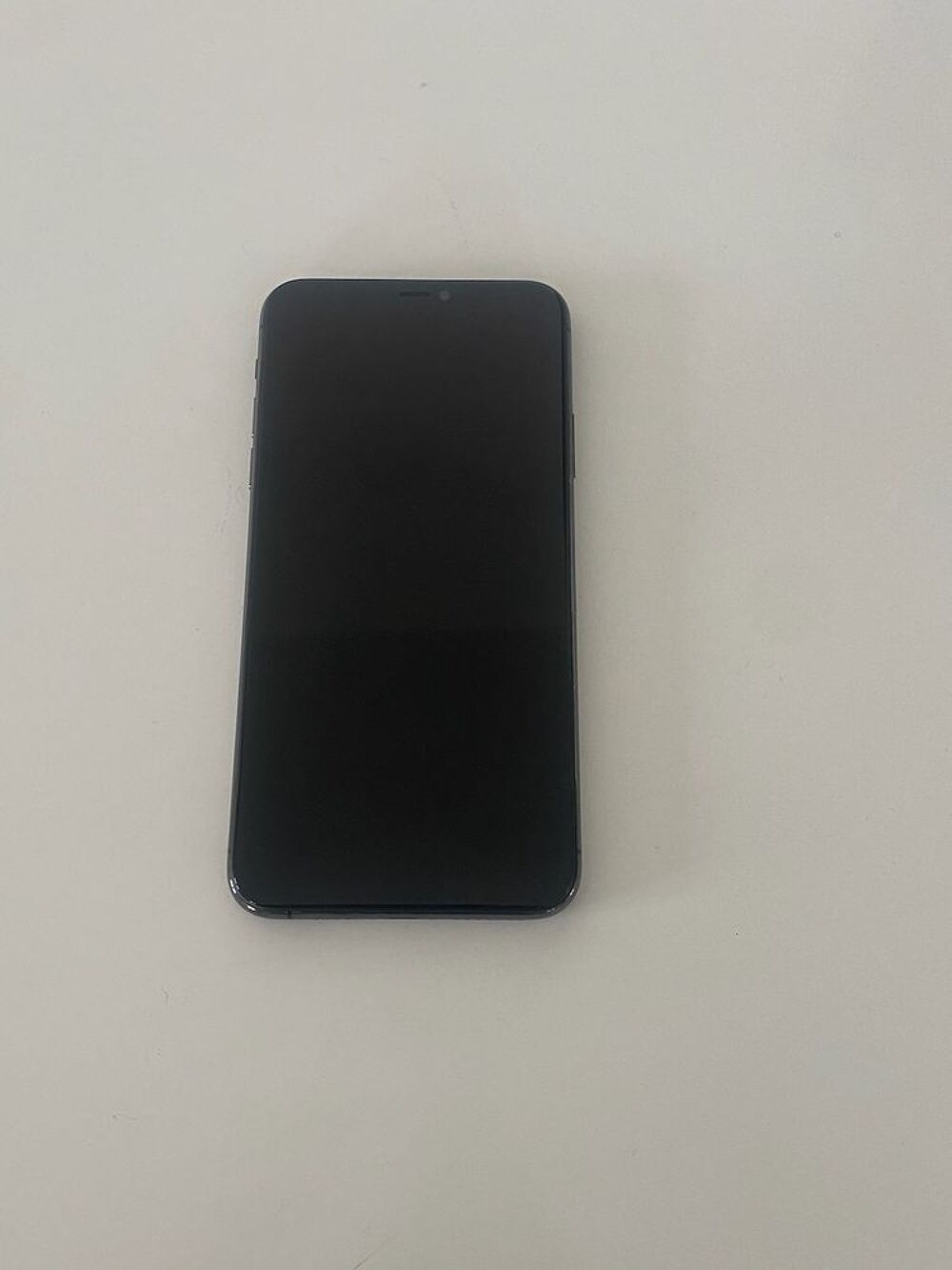 IPHONE 11 Pro Max 64Go gris sid&eacute;ral d&eacute;bloqu&eacute; Téléphones et tablettes