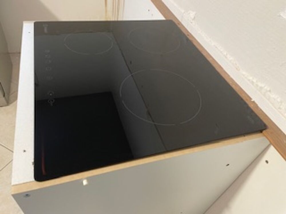 PLAQUE VITROCERAMIQUE 3 FEUX INDESIT Electroménager