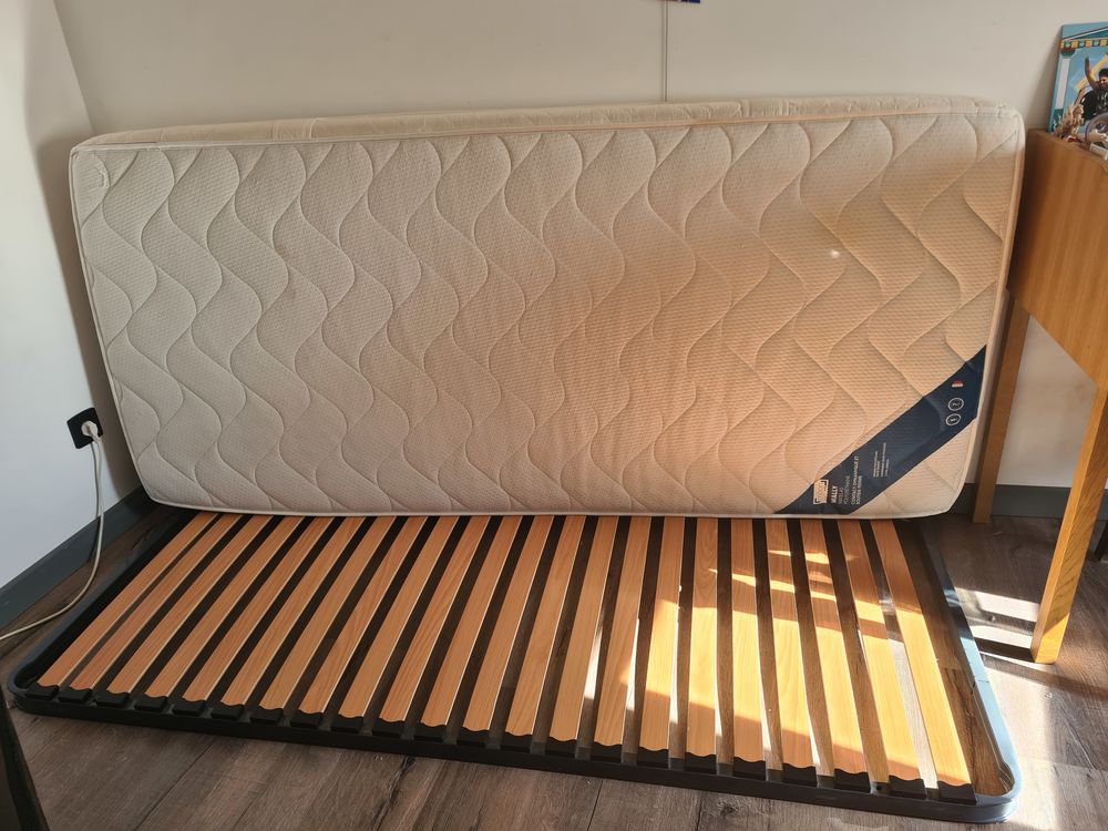 Matelas + sommier en bois une place Mobilier enfants