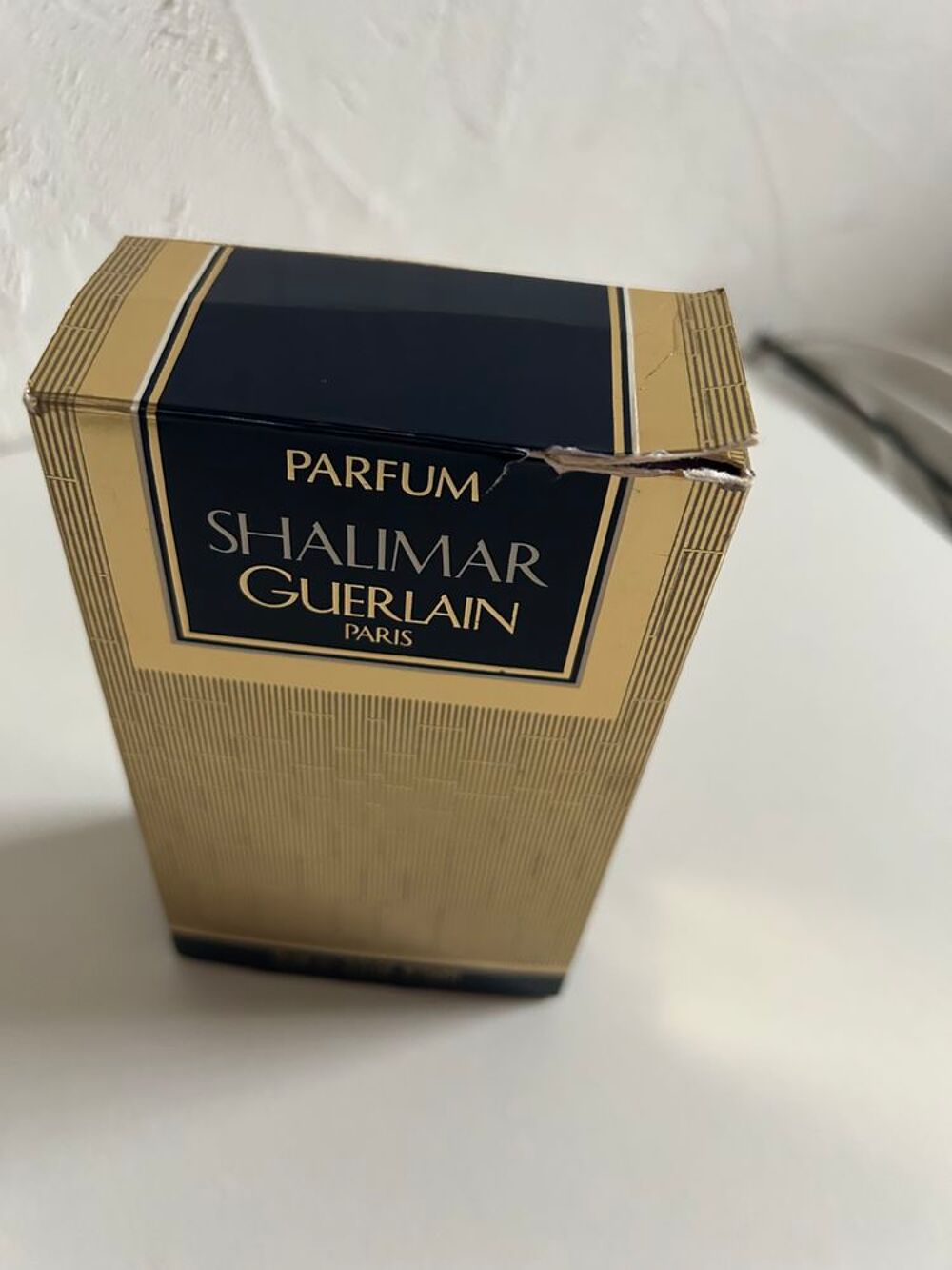 FLACON GUERLAIN AVEC BO&Icirc;TE VELOURS et CARTON 