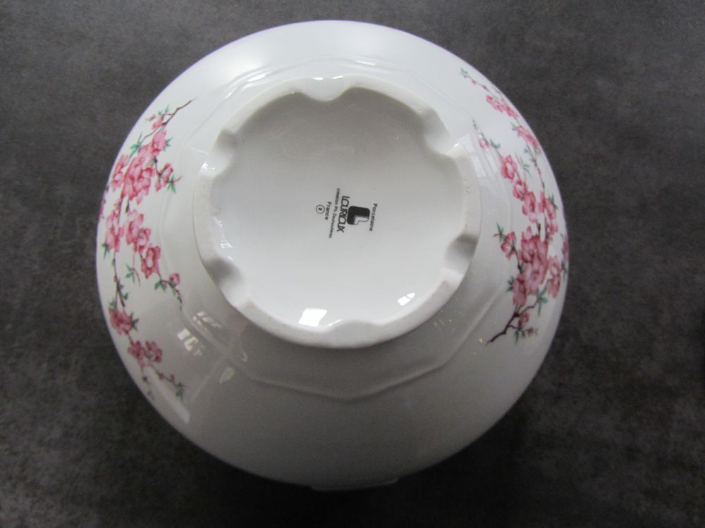 Soupi&egrave;re en porcelaine, Lourioux, cr&eacute;ation P. Deshouli&egrave;res. Cuisine