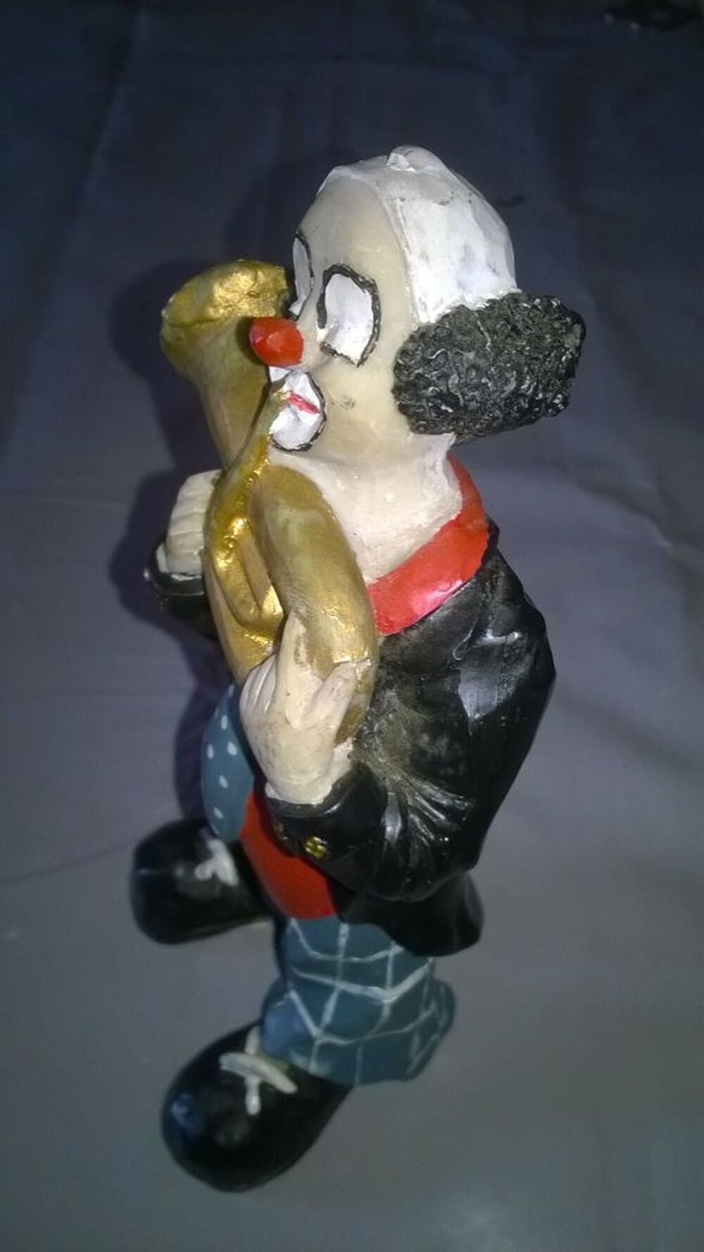 Clown MUSICIEN avec saxo en pl&acirc;tre 
