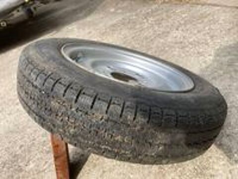   roue de secours de remorque 