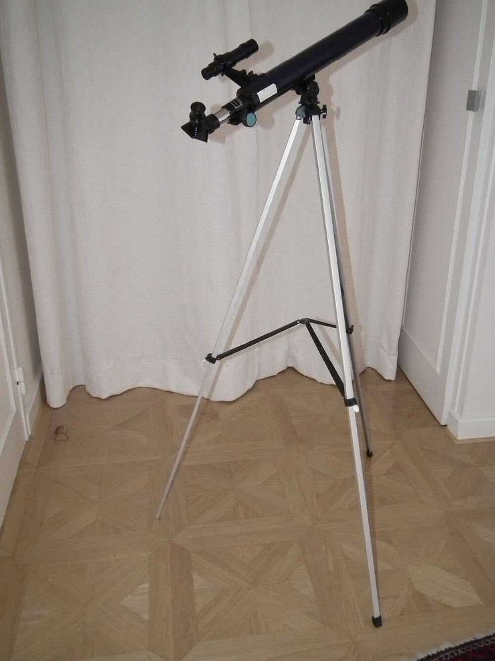 T&eacute;lescope. Mobilier enfants