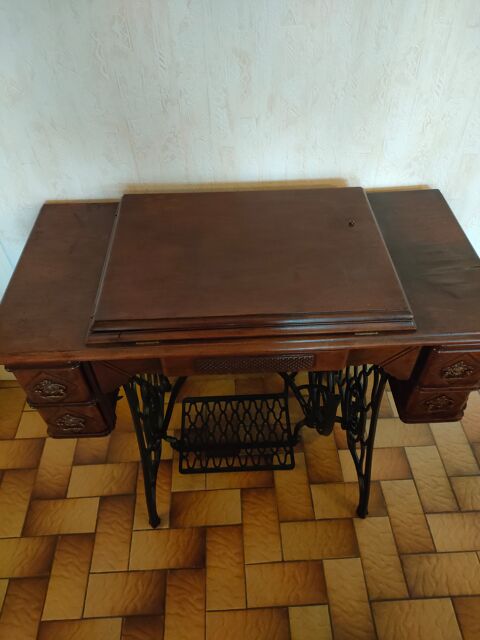 12 Assiettes de collection, machine  coudre, bassine 159 Castelnaud-de-Gratecambe (47)