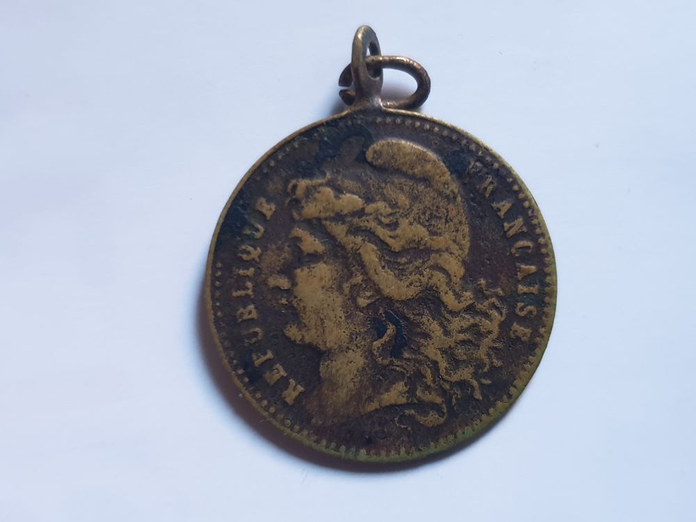M&eacute;daille que ressemble a la pi&egrave;ce 20 francs Coq 