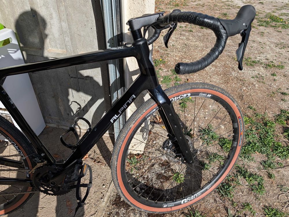 Gravel comme neuf Alpina carbone achet&eacute; neuf 2700 euros Vélos