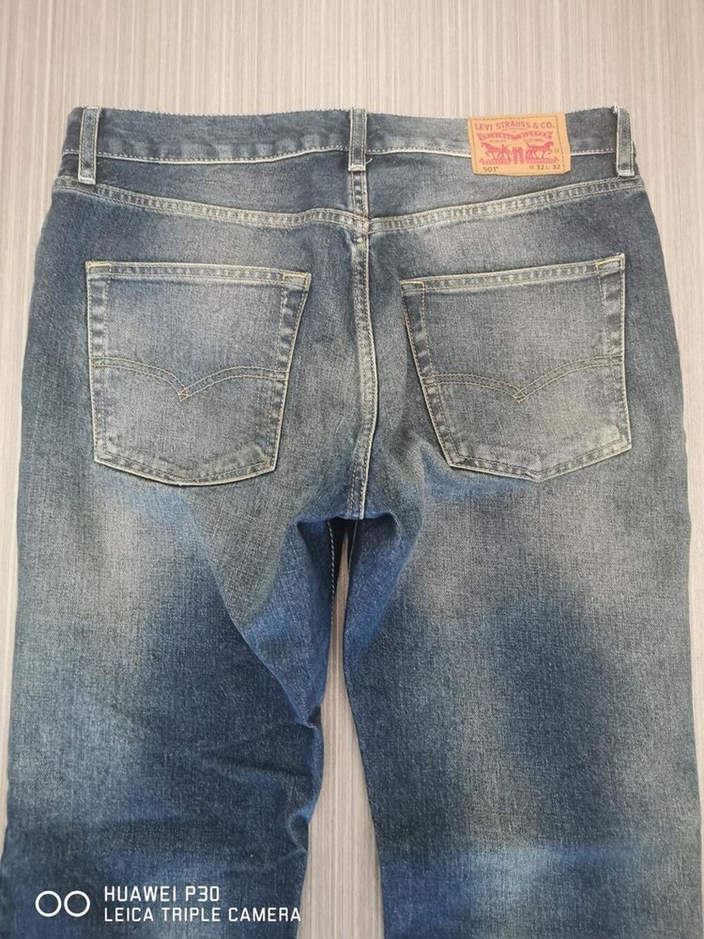 1 Jeans Levi's bleu 501 32x32 comme neuf Vtements