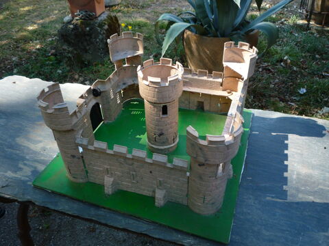 Maquette ch�teau fort 15 Castres (81)