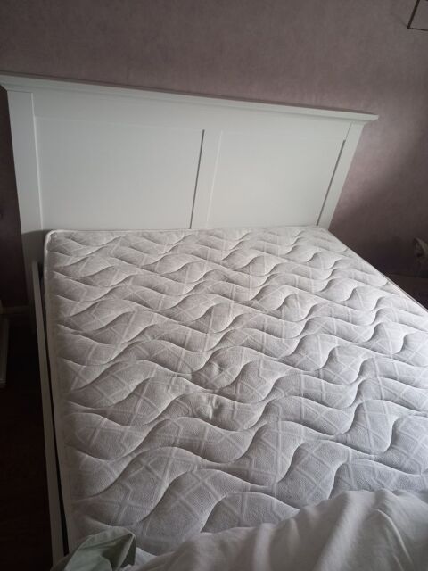 Lit et deux chevets 285 Bron (69)