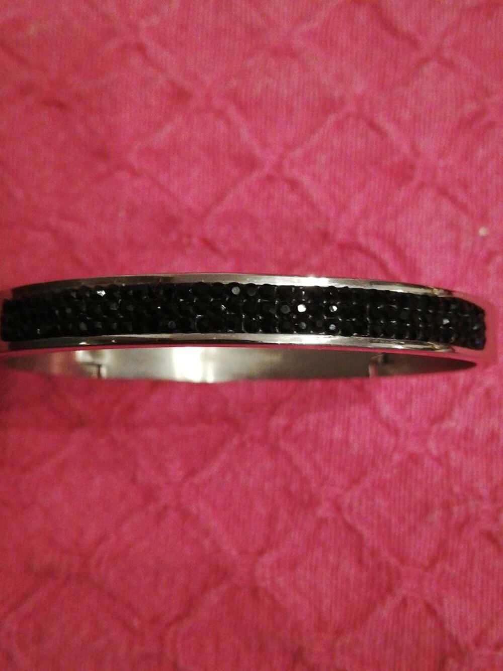 bracelet femme rigide/cristaux noirs/acier inoxydable Bijoux et montres