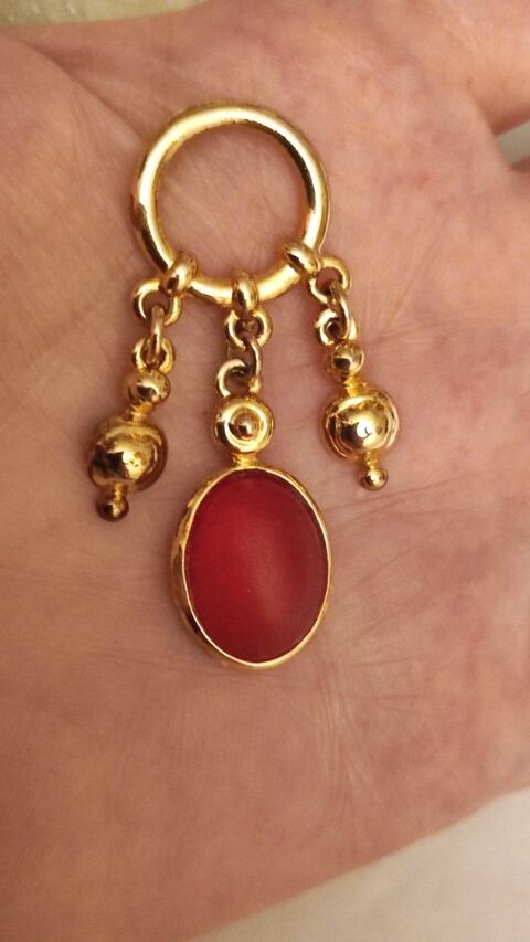 Pendentif vintage métal doré 33 Verneuil-sur-Seine (78)