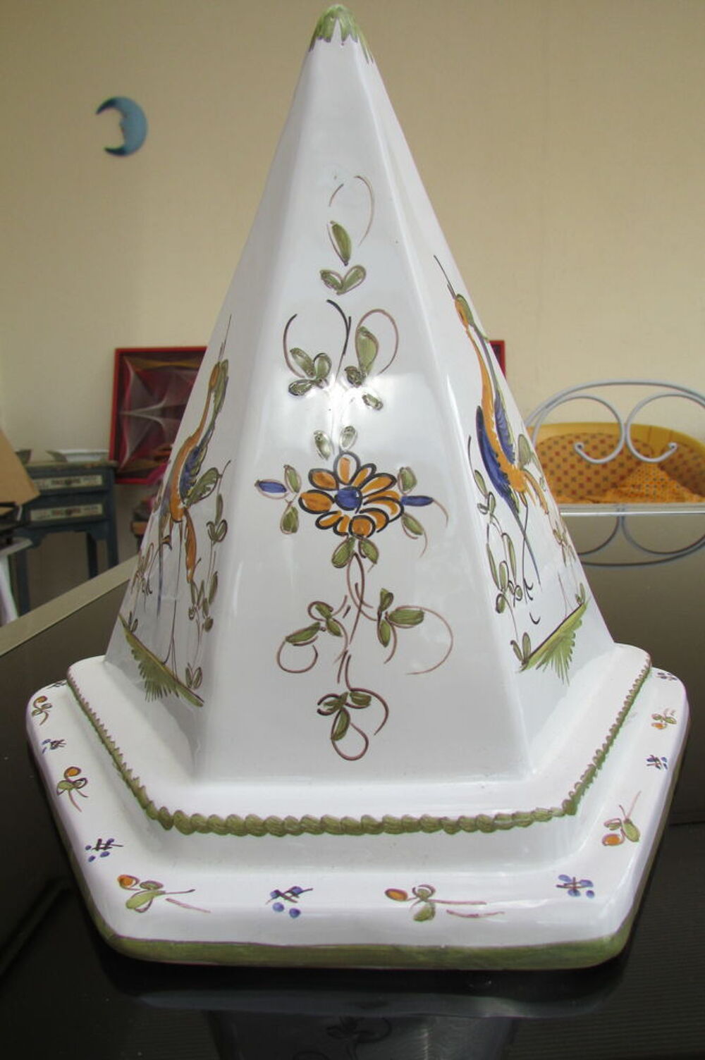 Pendule pyramidale en faience de Martres Décoration