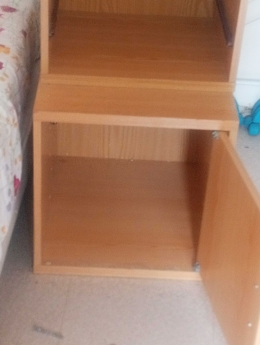petit meuble en bois avec une petite porte Mobilier enfants