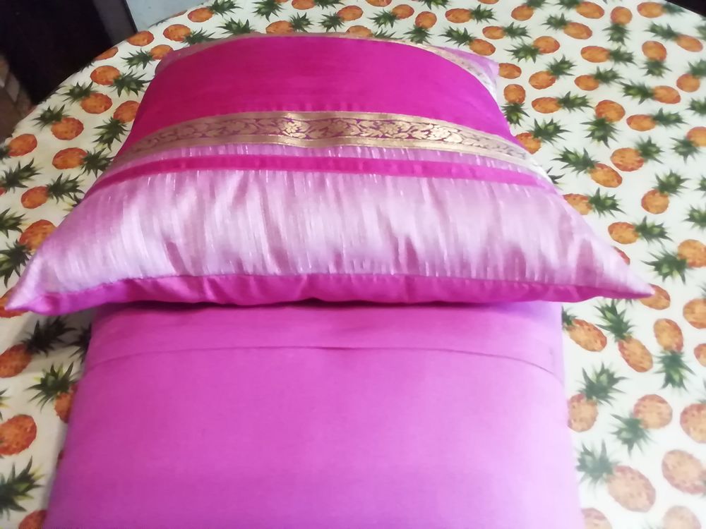 2 coussins neufs style oriental Maroquinerie