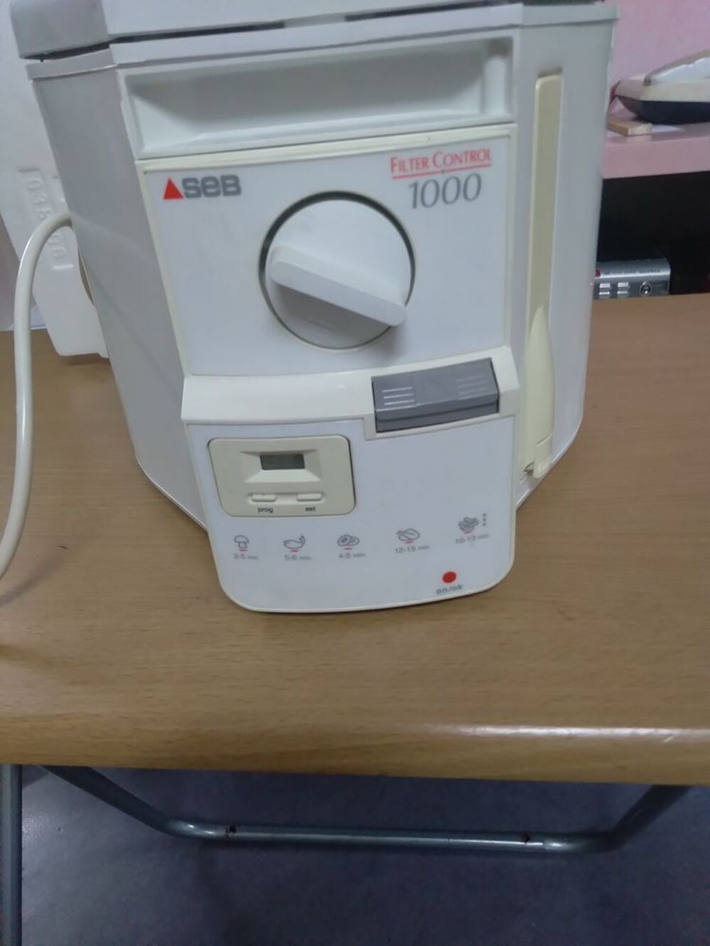  FRITEUSE NEUVE 1 KILO MARQUE SEB SONNE A L'ARRET 
Electrom�nager