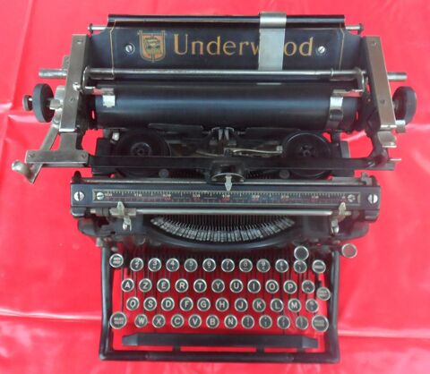 Machine  crire Underwood n II87647 N5 Clavier azerty
200 Castries (34)
