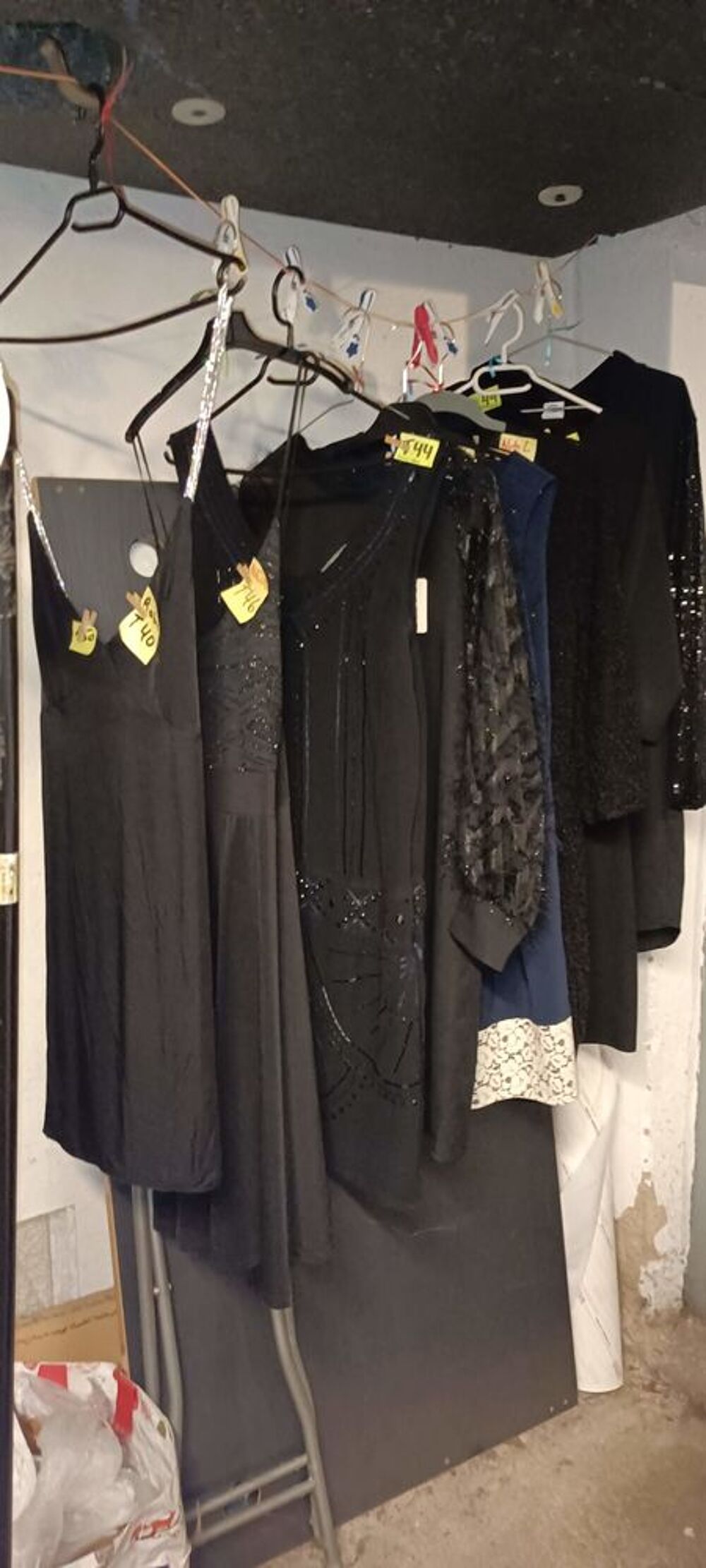 DE LOTS DE V&Ecirc;TEMENTS F&Eacute;MININ Taille 36 au 58-60 Vêtements
