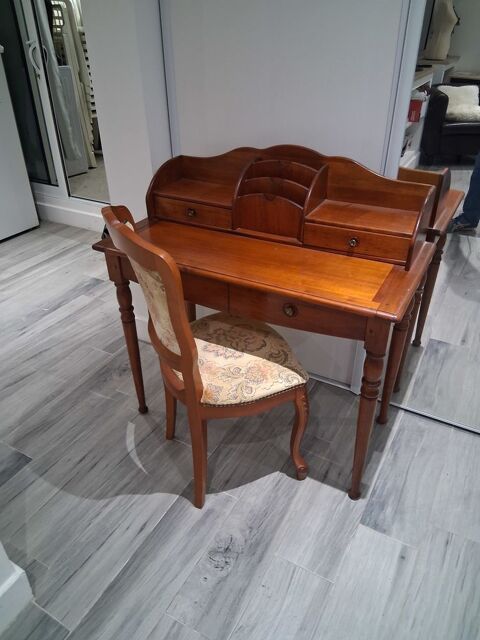 Bureau et sa chaise copie de style ancien 150 Grasse (06)