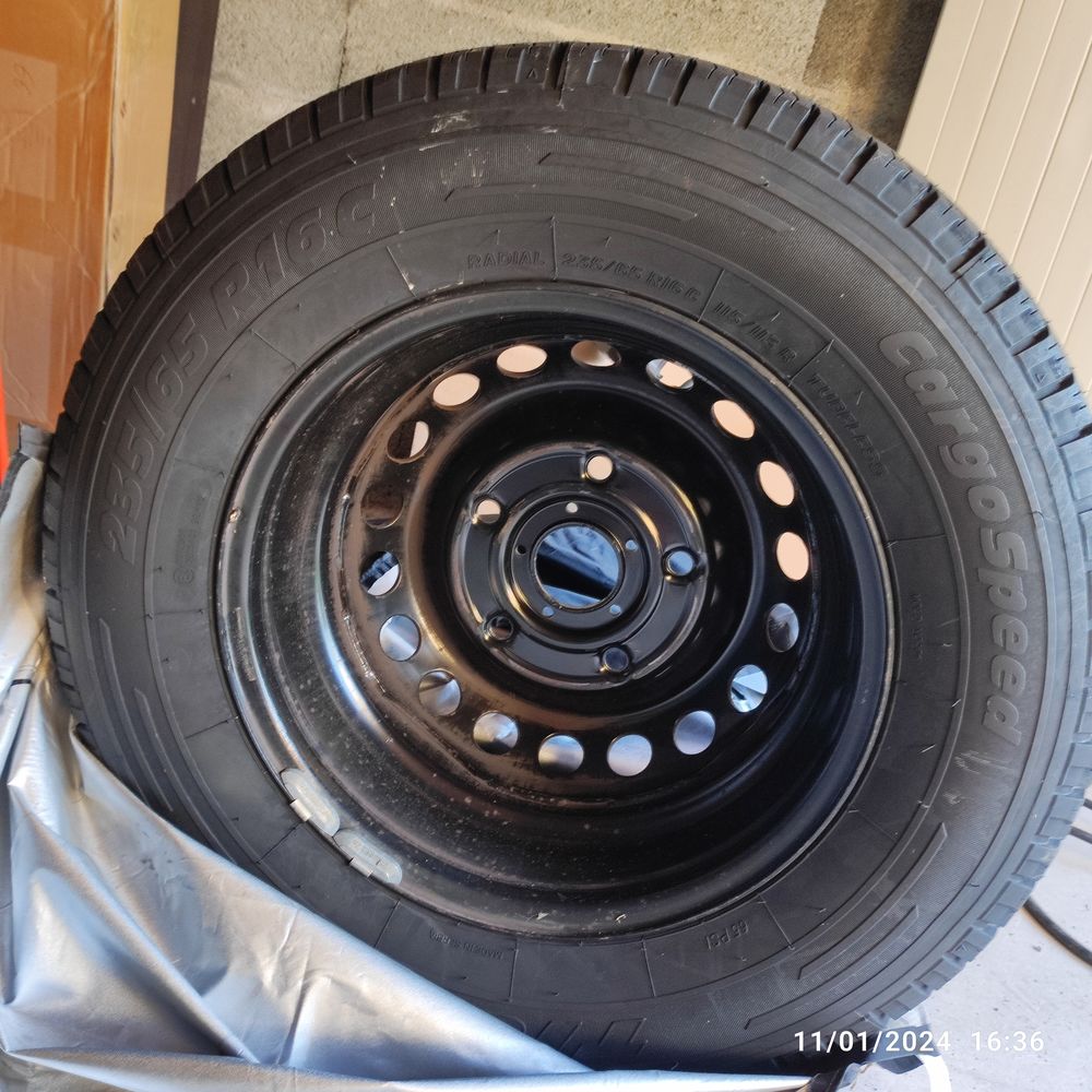 Roue compl&egrave;te Neuve enlev&eacute; d'un Camping car Bricolage