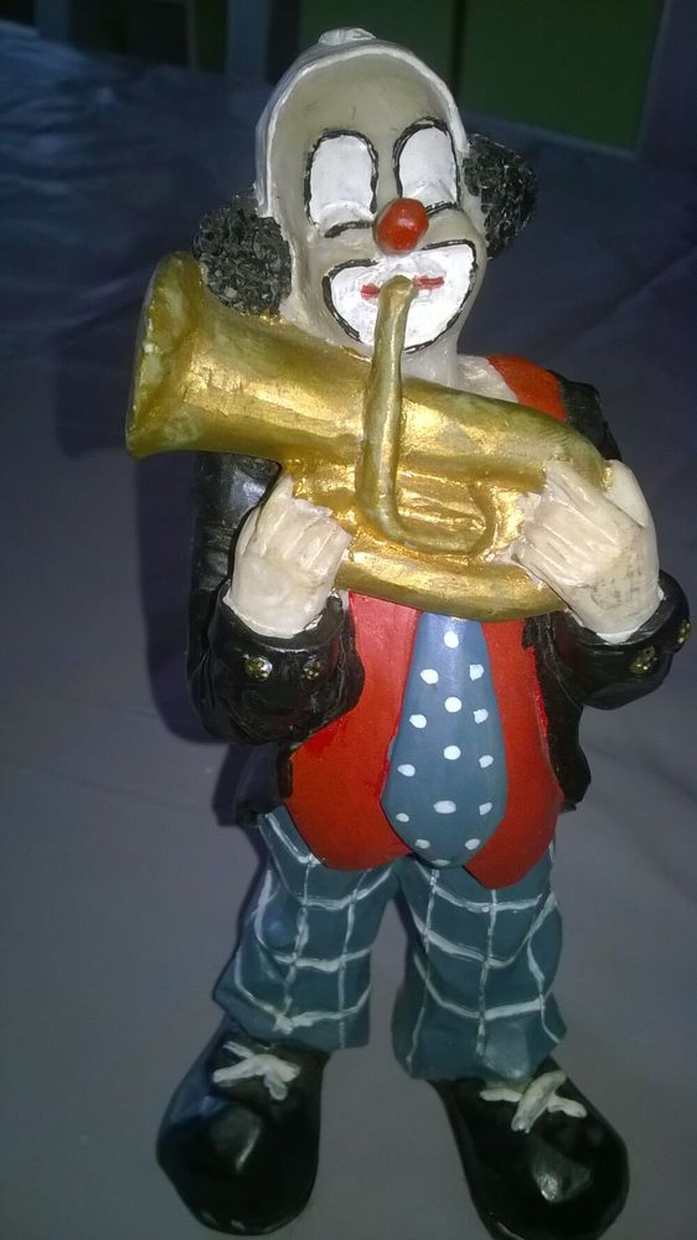 Clown MUSICIEN avec saxo en pl&acirc;tre 