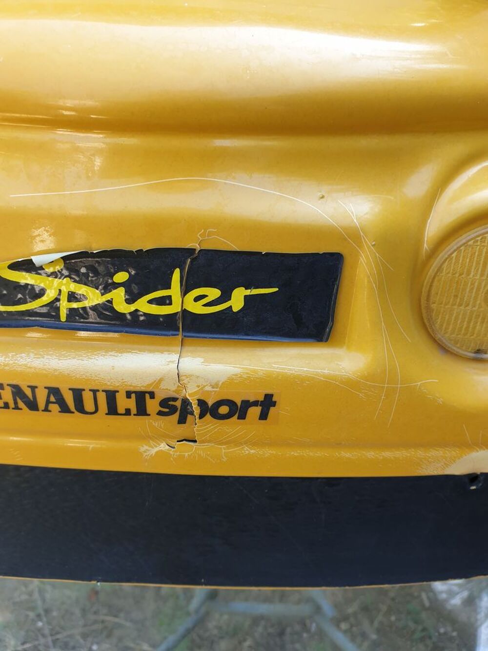 Voiture Renault Spider &agrave; p&eacute;dale.
Jeux / jouets