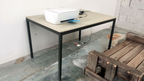 Bureau ou table de 120 x 80 x 68 cm
60 Tours (37)