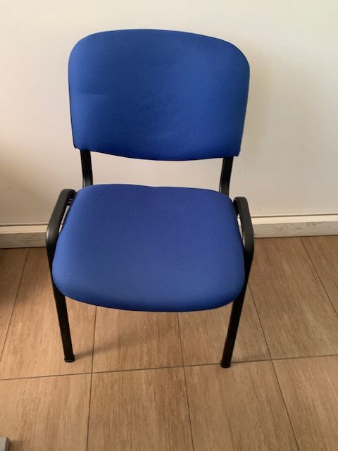 lot de 6 Chaises, bleu, en tr�s bon �tat, 15� chacune 15 Montigny-le-Bretonneux (78)