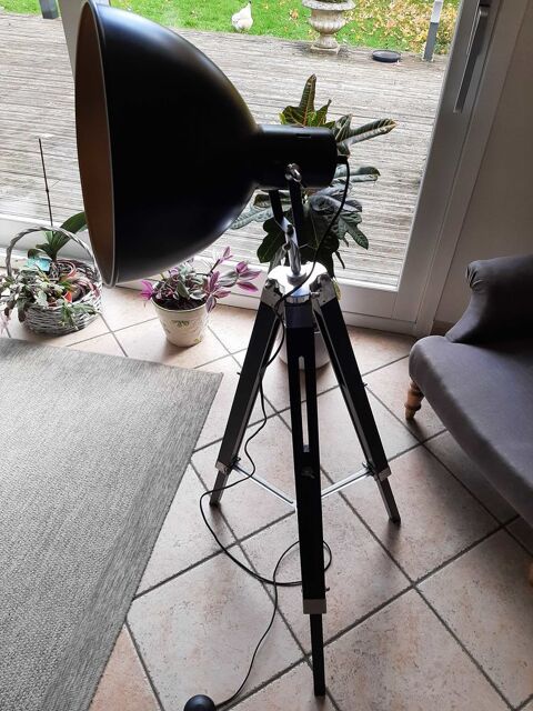 Lampadaire tr�pied 30 Poix-de-Picardie (80)