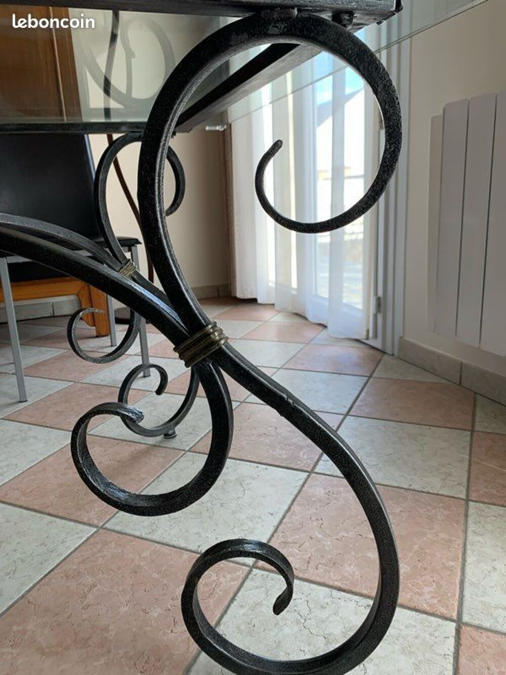 TABLE DE SEJOUR ET SES 4 CHAISES Meubles