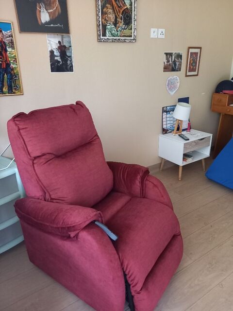 Fauteuil confort releveur Lux, 1 moteur, couleur Rubis.
550 Mouxy (73)