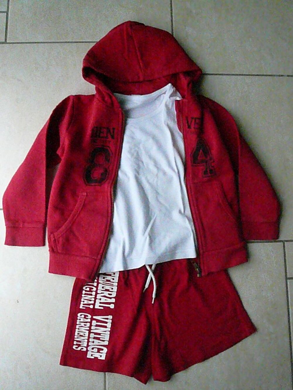 Tenue de sport 3 pi&egrave;ces 6 ans (n&deg;50) Vêtements enfants