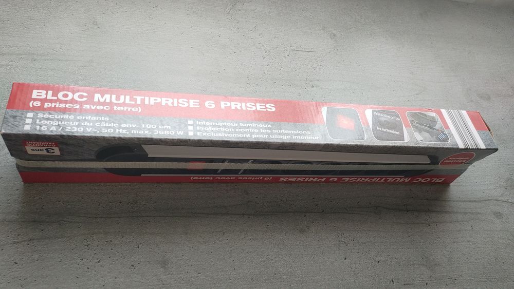 ? Bloc Multiprise - 6 Prises avec Terre - Neuf sous Scell&eacute; Bricolage