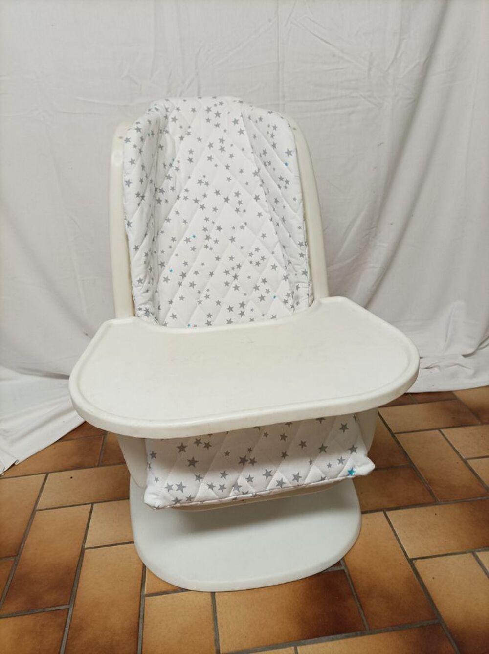 Chaise pour b&eacute;b&eacute;. Puriculture