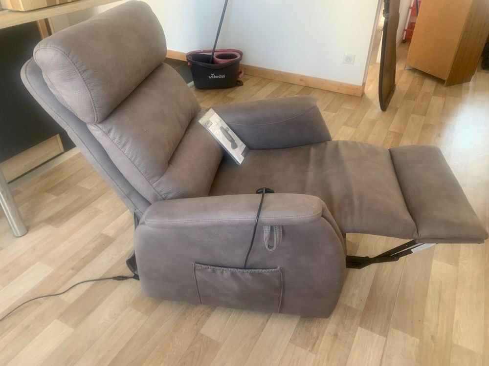 Fauteuil &eacute;lectrique avec plusieurs positions Meubles