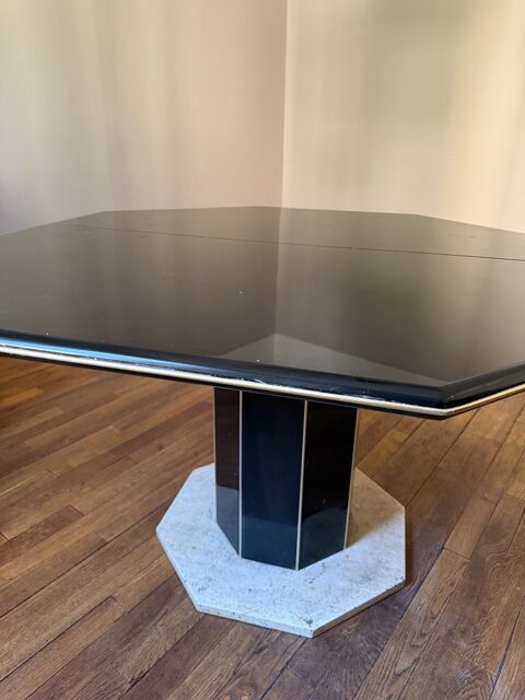 Table octogonale noire avec pied central en marbre 280 Dugny (93)