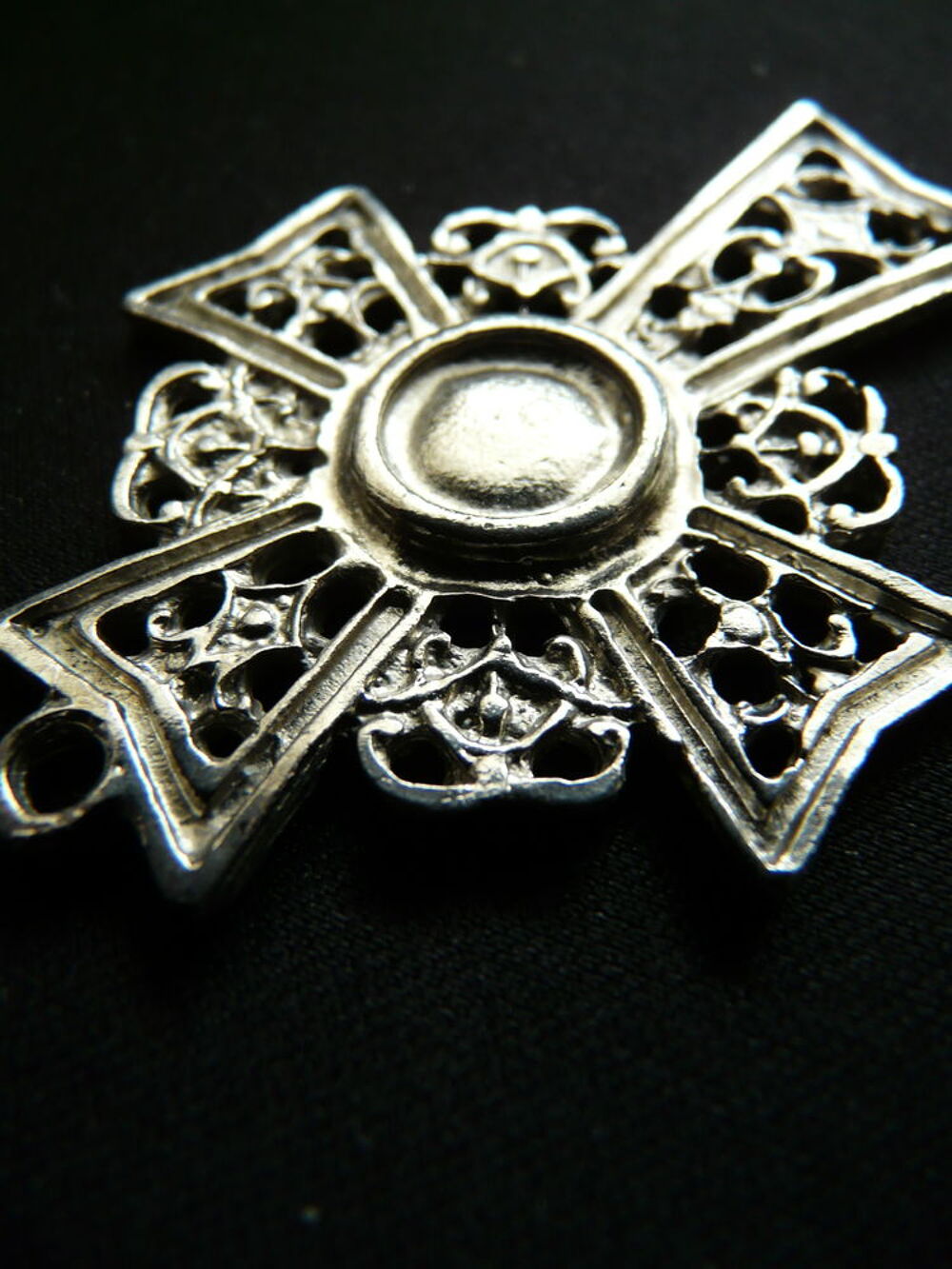 Croix Celtique Runique pendentif M&eacute;tal couleur argent&eacute; (90's Bijoux et montres