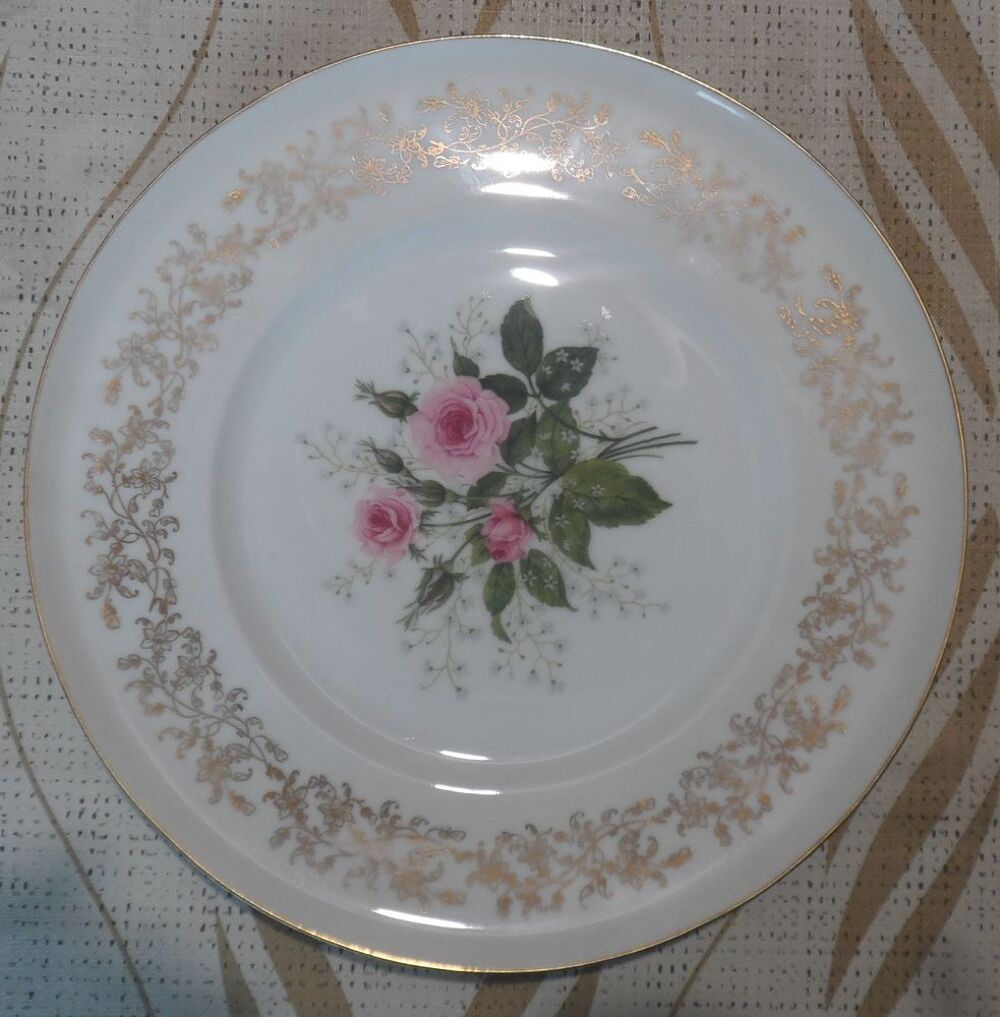 Plat &agrave; fleurs Porcelaine artistique de Limoges d&eacute;cors roses Cuisine