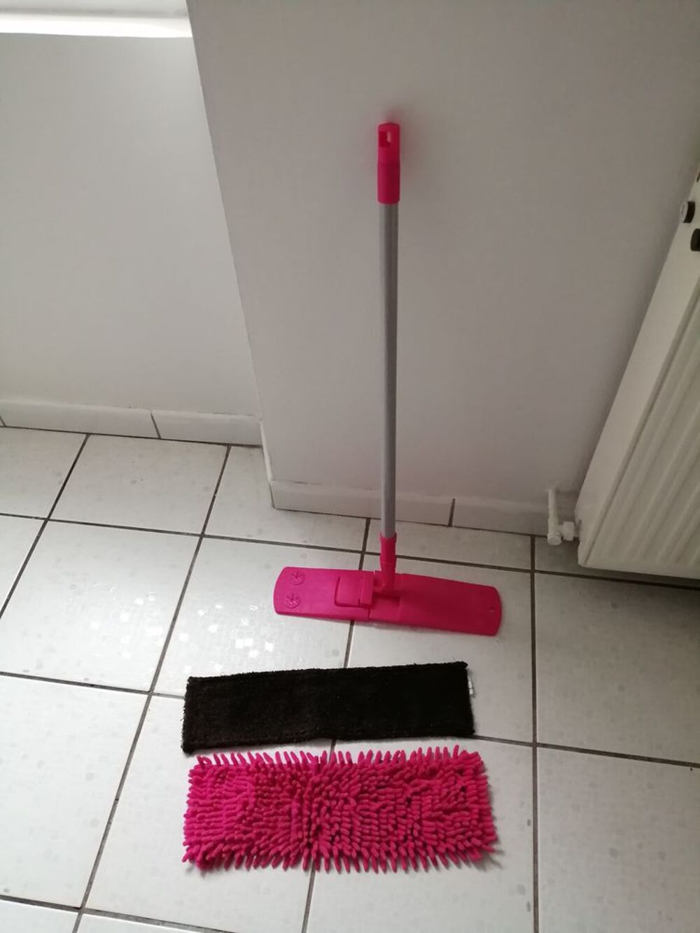 Balai avec manche t&eacute;lescopique Electroménager