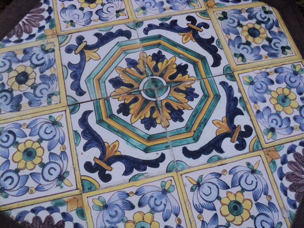 
Table Bois C&eacute;ramique Hispano Mauresque XIXeme. 
Meubles