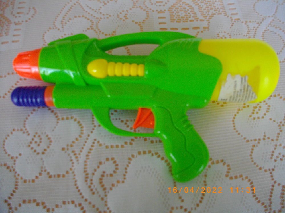 DEUX PETITS PISTOLETS A EAU Jeux / jouets