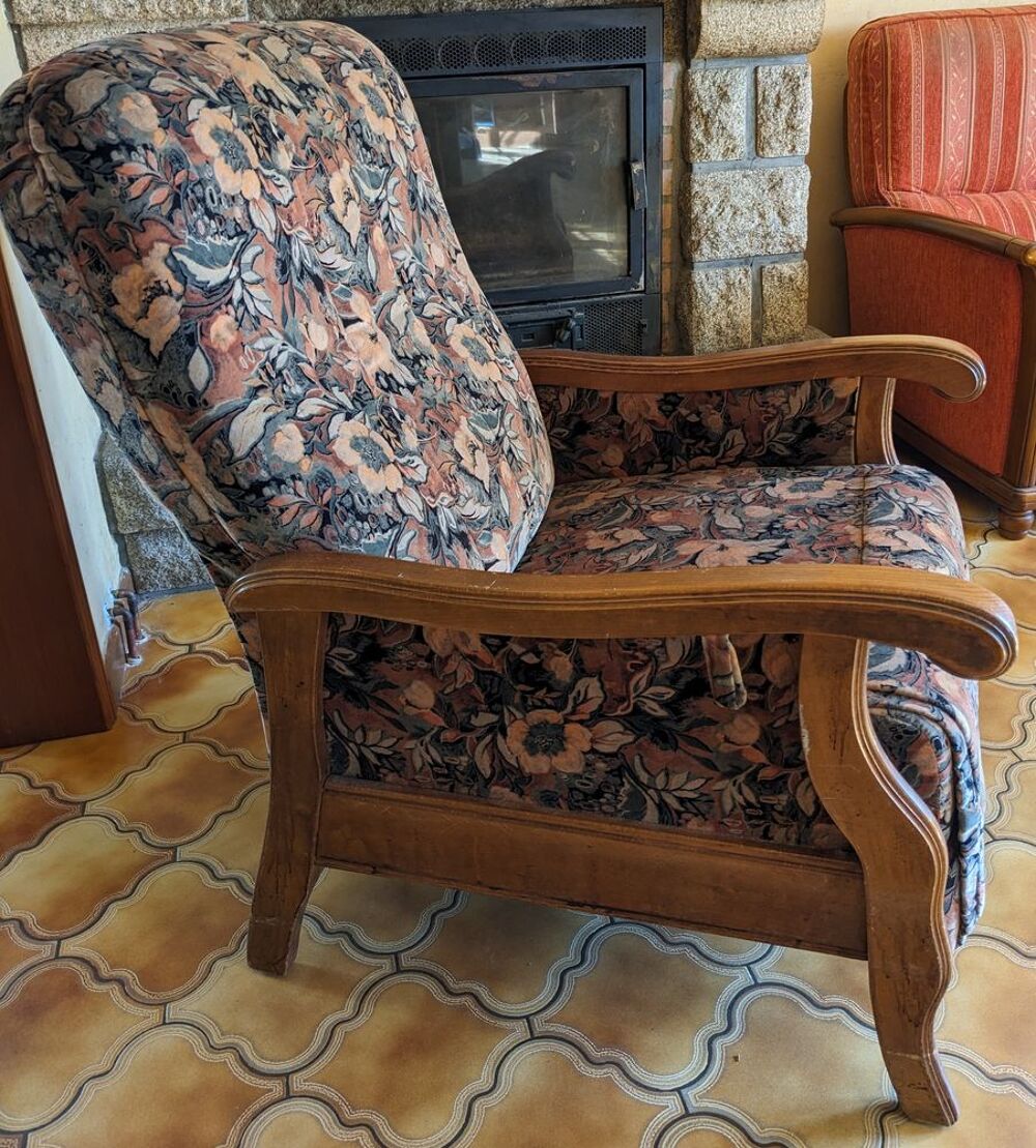 Fauteuil &eacute;lectrique en tissu avec accoudoirs en bois Meubles