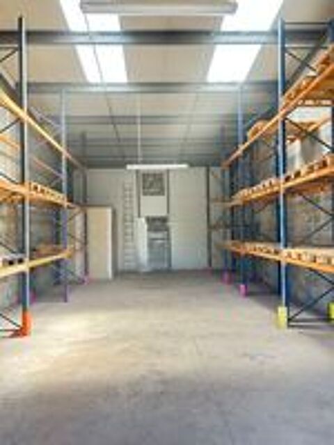   Local professionnel 100 m² - Parking - Bravone 
