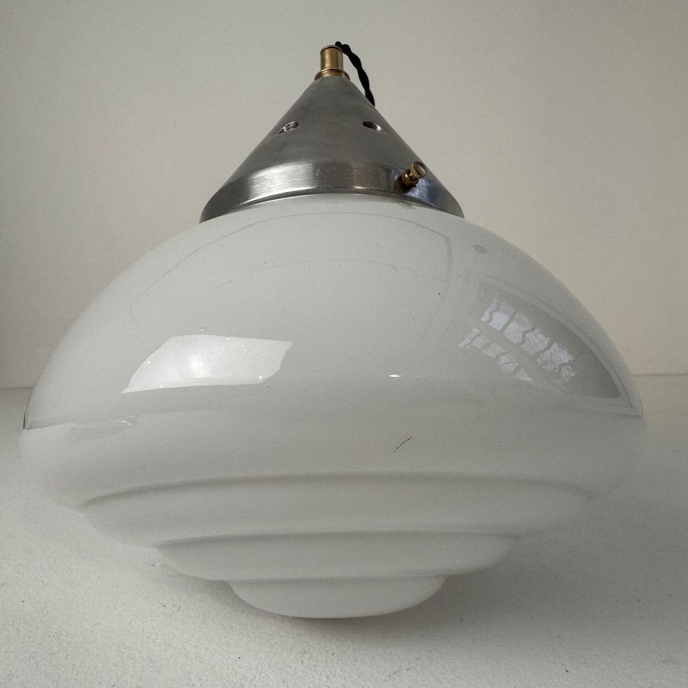 ANCIENNE SUSPENSION ART-DECO EN OPALINE D�coration