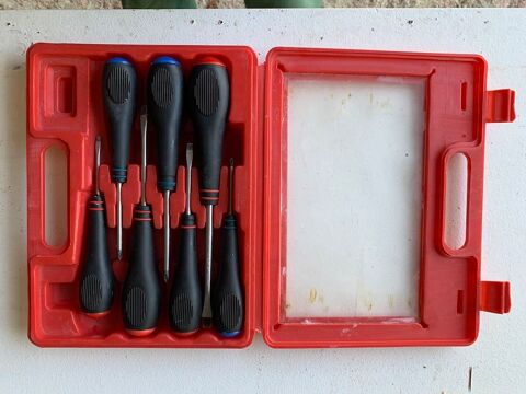 Boite de 7 tournevis cruciformes et plats 20 Bièvres (91)