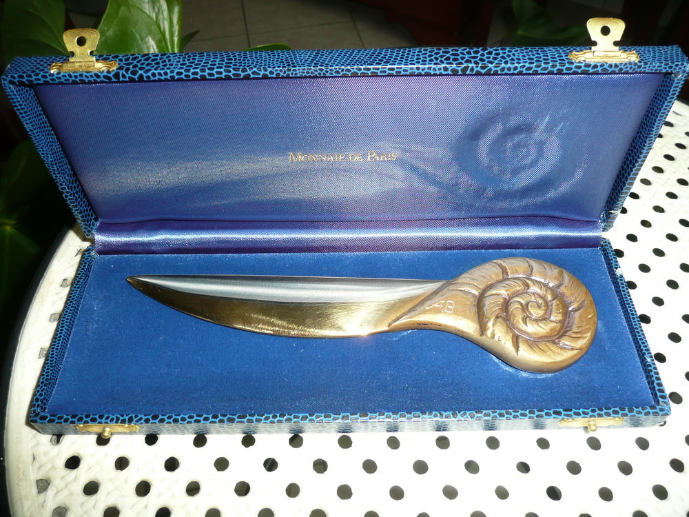 Coupe papier en bronze de la monnaie de Paris 